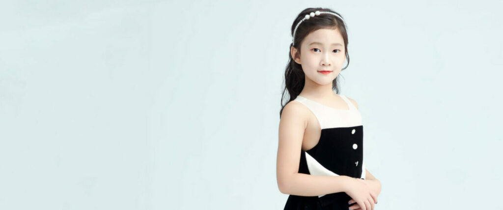 At her 9 years age, Zoe is a talented young singer, dancer and violinist.